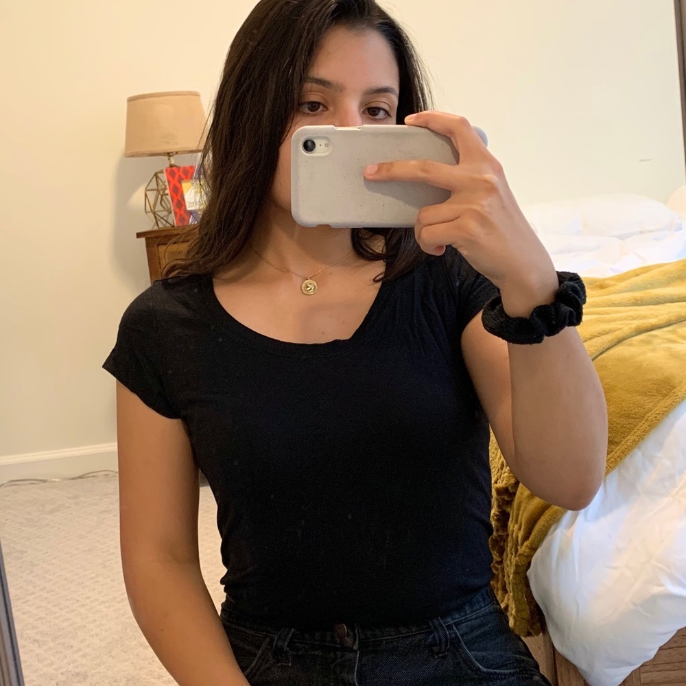 Basic black scoop neck short sleeve shirt